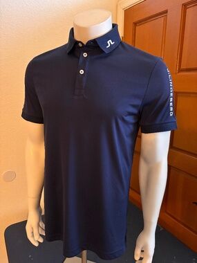 Nice mens medium J Lindberg golf polo